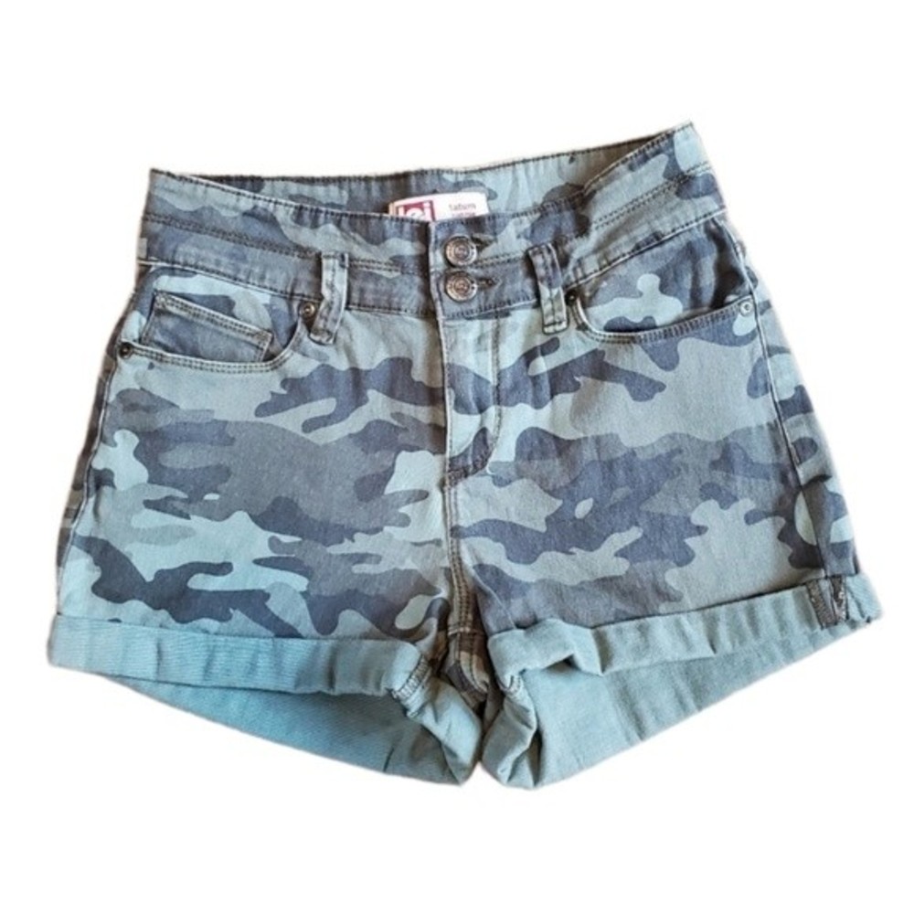 L.e.i Camouflage Tatum High-Rise Shorts